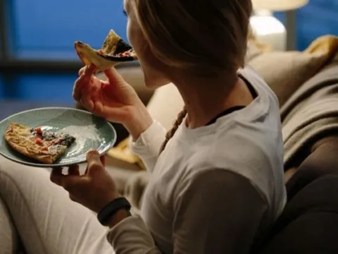 3 sai lầm nguy hiểm khi ăn tối