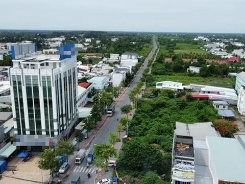 CLIP: Cận cảnh tuyến đường 160 tỉ bị "nắn cong" để qua đất 20 cán bộ ở Trà Vinh