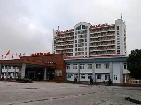 Bệnh viện Đa khoa Ninh Bình mua kit test Việt Á giá cao, 'không cần' khuyến mại