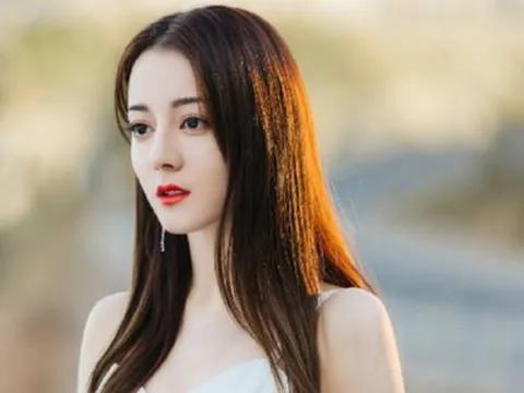 Địch Lệ Nhiệt Ba tiết lộ lý do không dám cùng bố mẹ xem phim mình đóng