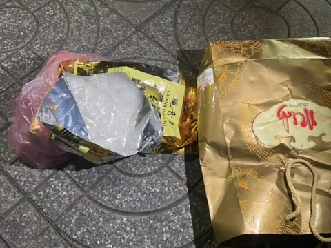 Nghệ An: Bắt 2 đối tượng người nước ngoài vào Việt Nam mua bán ma tuý