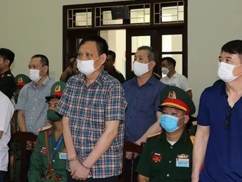 Nhận hối lộ, 2 cựu tư lệnh vùng cảnh sát biển chia nhau 27 năm tù