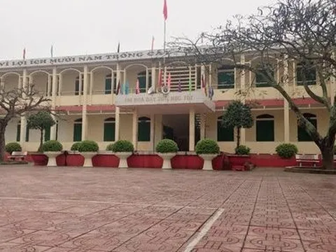 Bắt khẩn cấp thầy giáo chủ nhiệm dâm ô 2 nữ sinh lớp 9