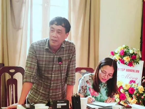 "Văn học mà thiếu lý luận phê bình chỉ là nghiệp dư, ngẫu hứng"