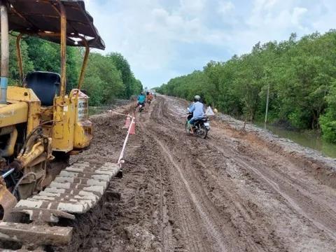 Cà Mau: Lập biên bản nhà thầu thi công không bố trí đầy đủ rào chắn