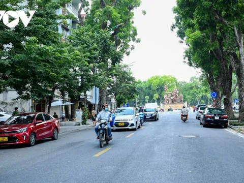 Giao thông lộn xộn những ngày đầu phân luồng 2 chiều phố Quang Trung, Hà Nội