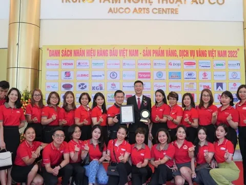 Dai-ichi Life Việt Nam vinh dự được trao giải thưởng “Top 10 Dịch vụ Vàng Việt Nam 2022”