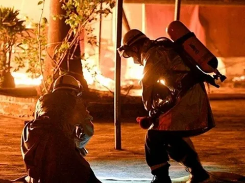 Cháy nhà hàng Bò tơ trên đường Lê Đức Thọ, Hà Nội