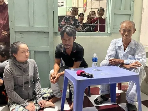 Bình Thuận: Vỡ òa nước mắt người thân đón 3 ngư dân từ cõi chết trở về