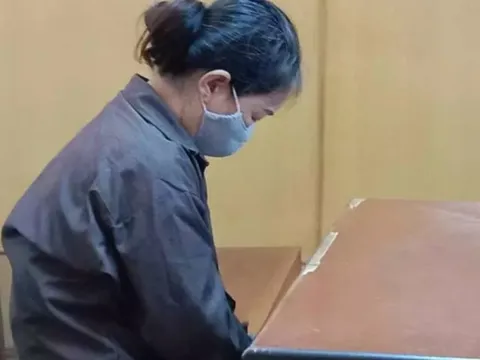 Người vợ bật khóc khai những ấm ức khiến chị tạt xăng, đốt chồng