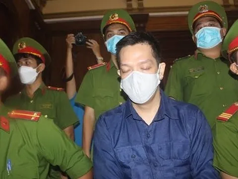 Vì sao hoãn phiên xử “dì ghẻ” và cha ruột bạo hành dẫn đến tử vong bé gái 8 tuổi?