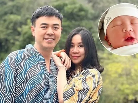 Vợ bằng tuổi "gia thế khủng" của MC Tuấn Tú sinh con thứ 2