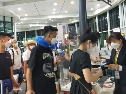 Yêu cầu hãng hàng không dừng ngay dịch vụ ưu tiên làm thủ tục hàng không nhanh