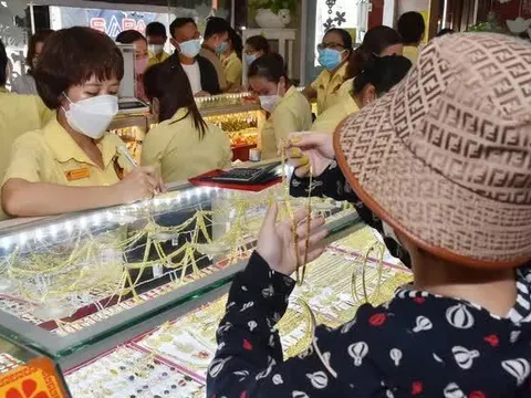 Giá vàng hôm nay 21-7: USD đảo chiều tăng giá, vàng bị nhấn chìm