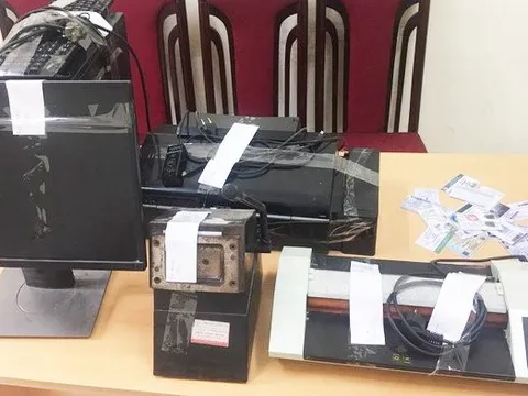 Khởi tố 2 đối tượng làm giả giấy tờ để đi thi hộ