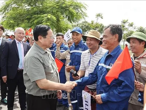 Thủ tướng thăm vùng sản xuất nông nghiệp công nghệ cao tại Nghệ An