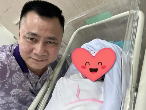 NSND Tự Long làm thơ đón con trai chào đời