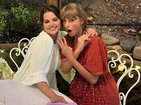Selena Gomez đón tuổi 30 bên bạn thân Taylor Swift, nhan sắc ra sao?