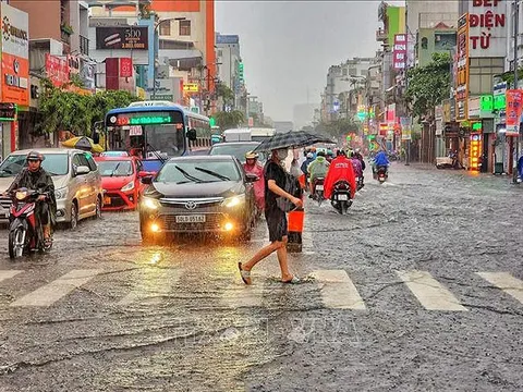 Bắc Bộ nắng nóng quay trở lại, Nam Bộ mưa dông