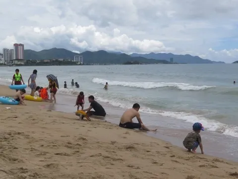 Khánh Hòa thực hiện đảm bảo an toàn cho người dân và du khách tắm biển
