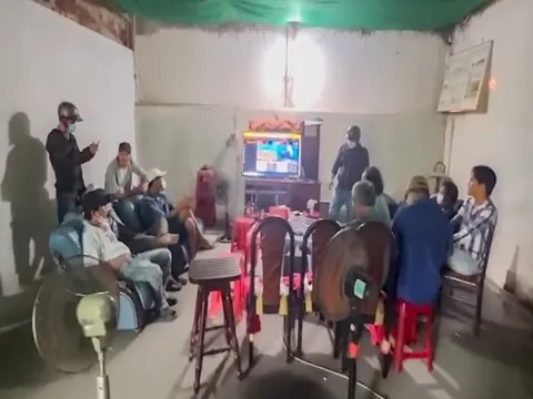 Tụ tập trong căn nhà hoang để cá cược với nhà cái ở Campuchia