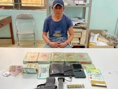 Bắt đối tượng mua bán ma túy mang lệnh truy nã đặc biệt, 2 công an bị thương