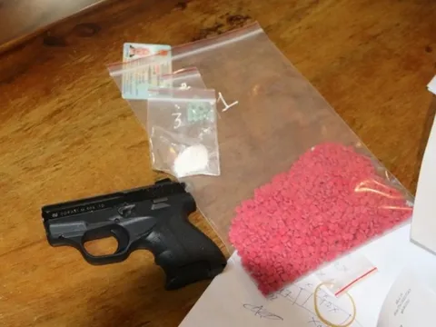 Từ chiếc xe nghi vấn, bắt thành công giang hồ cộm cán bán ma túy