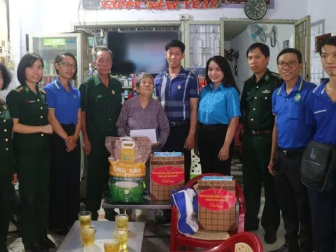 Delifarm trao quà đến các gia đình chính sách nhân ngày Thương binh liệt sĩ