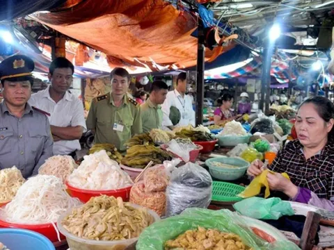 Phó Thủ tướng: Cần siết lại công tác bảo đảm an toàn thực phẩm