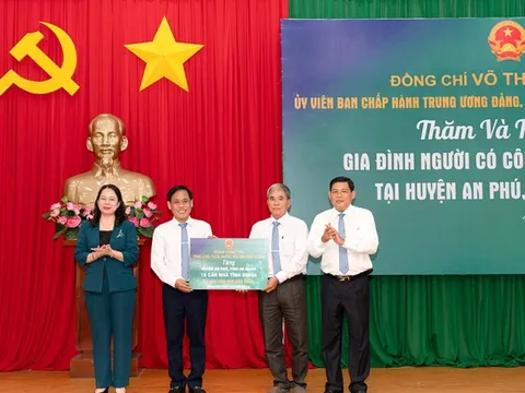 Phó Chủ tịch nước thăm gia đình người có công tiêu biểu huyện biên giới tỉnh An Giang