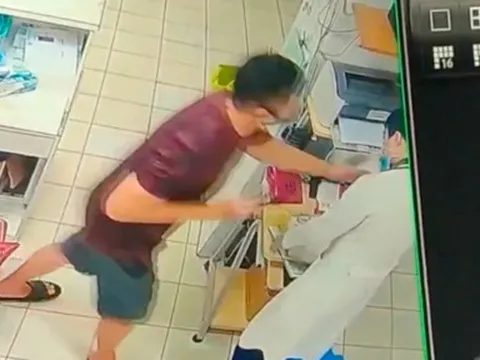 Công an mời người nhà bệnh nhi bóp cổ bác sĩ lên làm việc