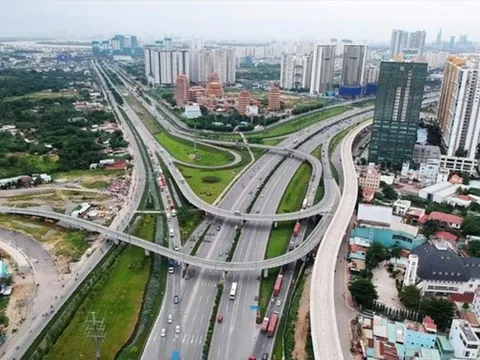 Đầu tư Hạ tầng Kỹ thuật Thành phố Hồ Chí Minh (CII) báo lãi ròng 6 tháng cao gấp 7 lần cùng kỳ, đang đi vay gần 15.000 tỷ đồng cuối quý 2