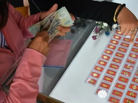 Giá vàng hôm nay 27-7: Bị đè nén trước áp lực của đồng USD