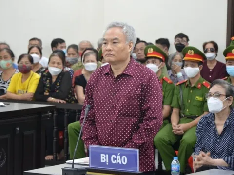 Mở lại phiên xét xử Chủ tịch Trung tâm hỗ trợ người nghèo