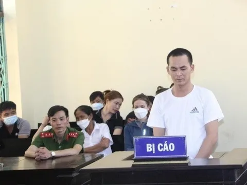 Kết đắng của kẻ cầm dao chém chủ nhà, đổ xăng đốt tài sản người làng