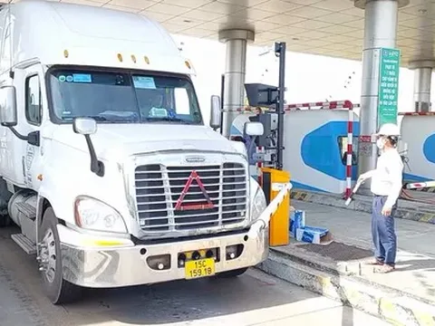 Tài xế ngao ngán trong ngày đầu thu phí không dừng tại cao tốc Đà Nẵng - Quảng Ngãi