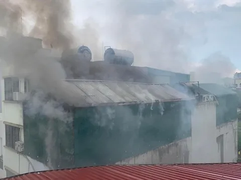 3 cảnh sát hy sinh khi chữa cháy quán karaoke trên đường Quan Hoa