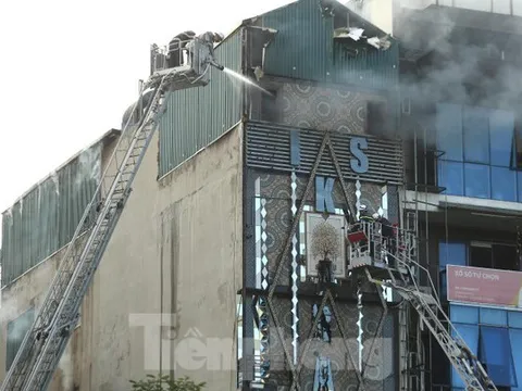 Cận cảnh hiện trường vụ cháy ở quán karaoke trên đường Quan Hoa làm ba cảnh sát hy sinh