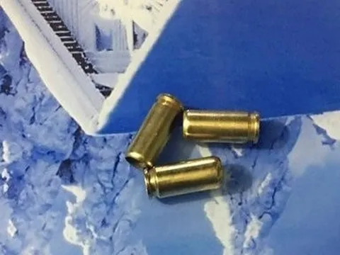 Điều tra vụ nghi nổ súng trong đêm, một phụ nữ nhập viện