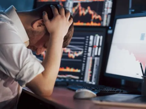 Chi 2.000 tỷ mua cổ phiếu, trong đó có tới 1.100 tỷ để nắm giữ và “bắt đáy” HPG, 1 công ty tạm lỗ gần 300 tỷ đồng