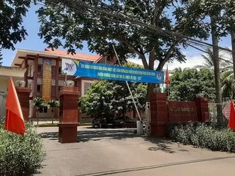 Cách hết chức vụ trong Đảng đối với Chủ tịch MTTQ do vi phạm đạo đức lối sống