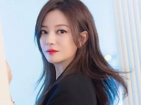 Triệu Vy lần đầu xuất hiện công khai sau một năm bị “phong sát”