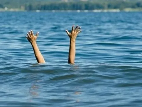 Ra ruộng lúa chơi, 2 cháu bé 8 tuổi đuối nước thương tâm