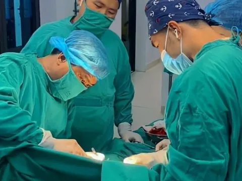 Nổ bom bi 2 anh em nguy kịch: Người em có nhiều vết thương nặng