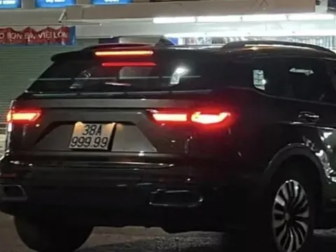 Xe biển giả ngũ quý 9 ngang nhiên đi trên phố Hà Tĩnh