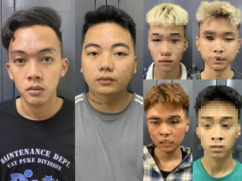 Hà Nội: Bắt nhóm đối tượng dùng kiếm chặn đường cướp xe máy