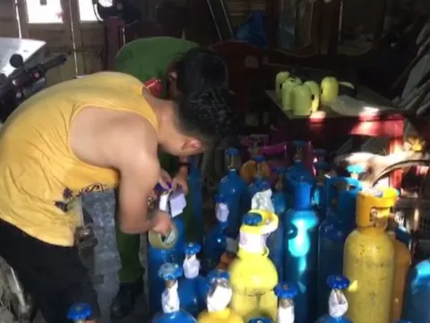 Bên trong cơ sở kinh doanh “bóng cười”, thuốc shisa trái phép ở Huế