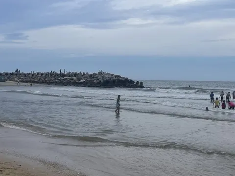 Bình Thuận: Một nam du khách bị đuối nước khi tắm biển