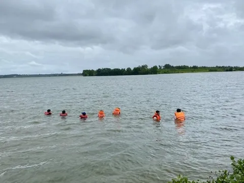 Phát hiện hai cô gái trẻ cùng tuổi tử vong dưới hồ