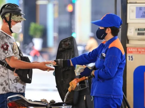 Giá xăng dầu trong nước sẽ tiếp tục giảm mạnh?